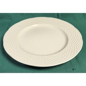 Mikasa COUNTRY MANOR Round Serving‎ PLATTER embossed Basket Weave white FF001